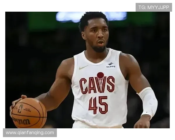 内外结合！米切尔与小莫布里上半场各自贡献12分5篮板2助攻表现出色