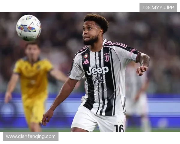 戴维近距离射门遭封堵麦肯尼头球抢点再遭扑救无缘进球